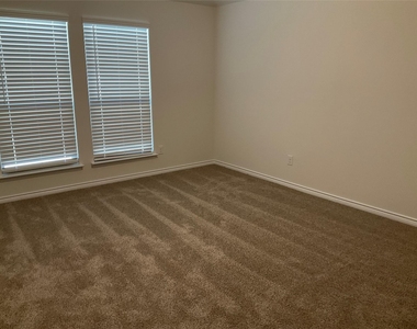 6021 Tudor Place - Photo Thumbnail 10