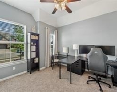 2804 Hackberry Creek Trail - Photo Thumbnail 5