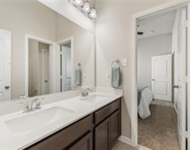 2804 Hackberry Creek Trail - Photo Thumbnail 21