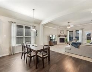 2804 Hackberry Creek Trail - Photo Thumbnail 11