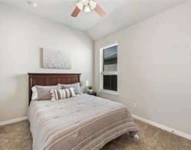 2804 Hackberry Creek Trail - Photo Thumbnail 22