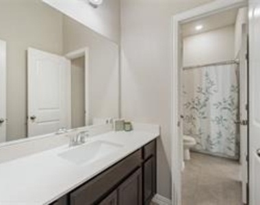 2804 Hackberry Creek Trail - Photo Thumbnail 23