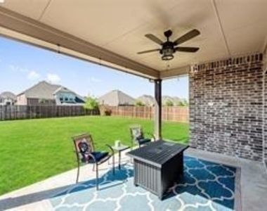 2804 Hackberry Creek Trail - Photo Thumbnail 25