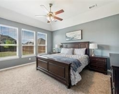 2804 Hackberry Creek Trail - Photo Thumbnail 16