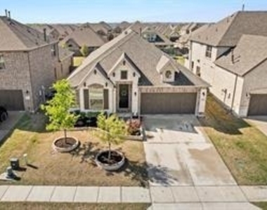 2804 Hackberry Creek Trail - Photo Thumbnail 27
