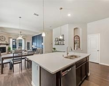 2804 Hackberry Creek Trail - Photo Thumbnail 10