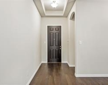 2804 Hackberry Creek Trail - Photo Thumbnail 4