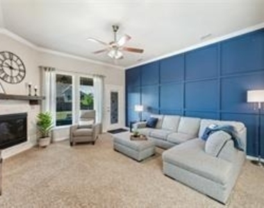 2804 Hackberry Creek Trail - Photo Thumbnail 14