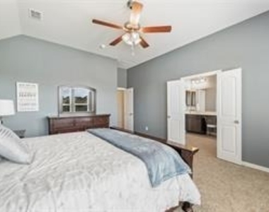 2804 Hackberry Creek Trail - Photo Thumbnail 17