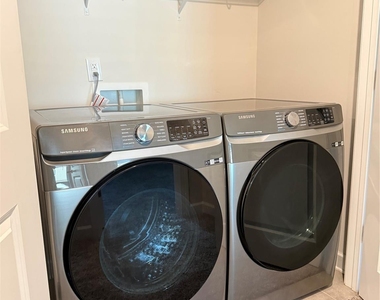 7221 Bryce Avenue - Photo Thumbnail 17