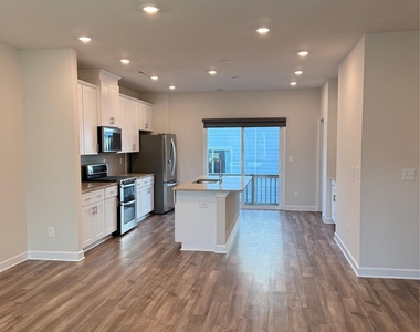 7221 Bryce Avenue - Photo Thumbnail 7