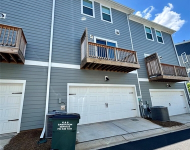 7221 Bryce Avenue - Photo Thumbnail 2