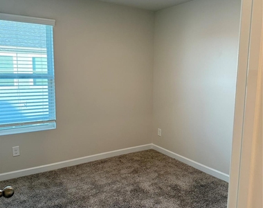 7221 Bryce Avenue - Photo Thumbnail 18