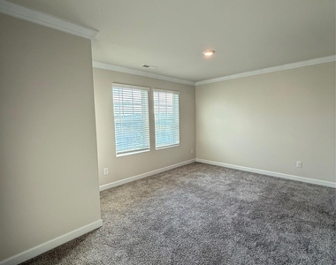 7221 Bryce Avenue - Photo Thumbnail 12