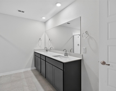2025 Hearn Drive - Photo Thumbnail 11