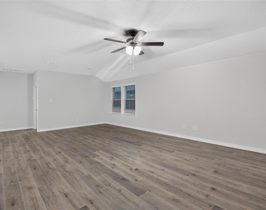 2025 Hearn Drive - Photo Thumbnail 7