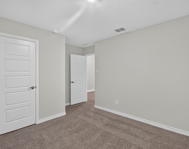 2025 Hearn Drive - Photo Thumbnail 16