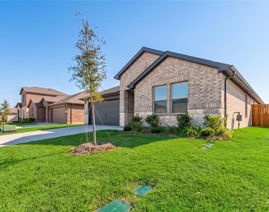 2025 Hearn Drive - Photo Thumbnail 2