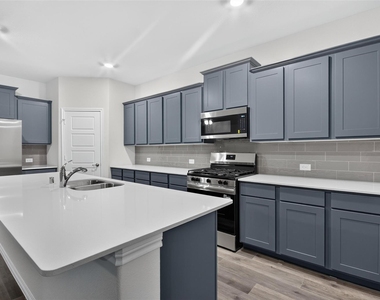 2025 Hearn Drive - Photo Thumbnail 4
