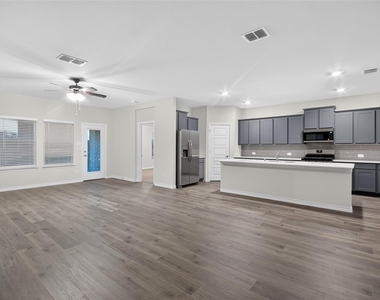 2025 Hearn Drive - Photo Thumbnail 6