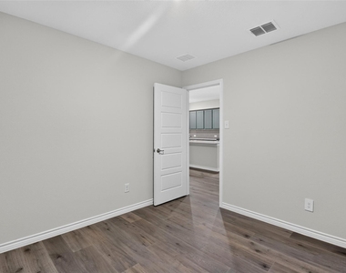 2025 Hearn Drive - Photo Thumbnail 24