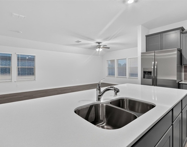2025 Hearn Drive - Photo Thumbnail 5