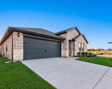 2025 Hearn Drive - Photo Thumbnail 1