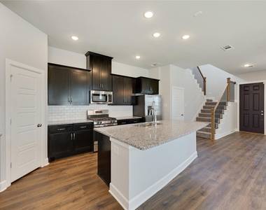 14421 Walsh Avenue - Photo Thumbnail 10
