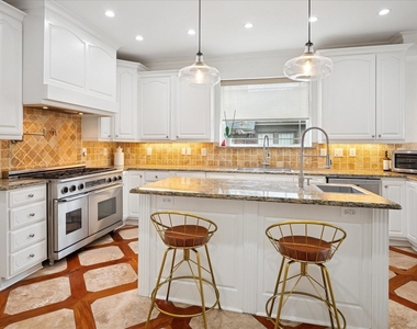 5909 Goliad Avenue - Photo Thumbnail 9