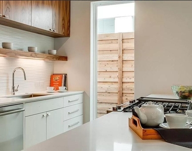 2308 N Prairie Avenue - Photo Thumbnail 9
