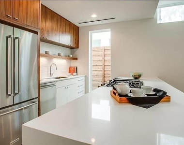 2308 N Prairie Avenue - Photo Thumbnail 7
