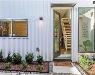 2308 N Prairie Avenue - Photo Thumbnail 2
