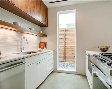 2308 N Prairie Avenue - Photo Thumbnail 8