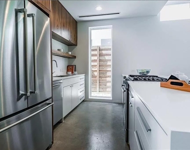 2308 N Prairie Avenue - Photo Thumbnail 11