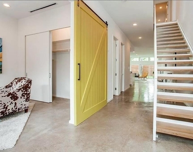 2308 N Prairie Avenue - Photo Thumbnail 3