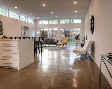 2308 N Prairie Avenue - Photo Thumbnail 4