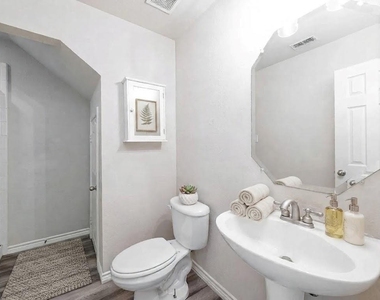 11208 Whispering Brook Lane - Photo Thumbnail 20