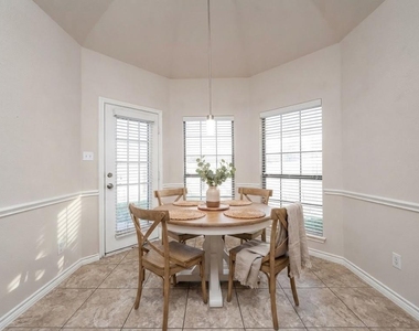 11208 Whispering Brook Lane - Photo Thumbnail 5