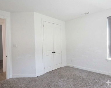 413 Rock Rose Lane - Photo Thumbnail 23