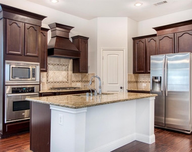 8609 Dewland Drive - Photo Thumbnail 7