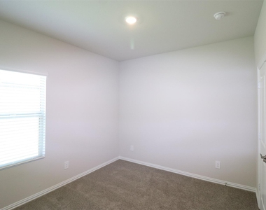 416 Honeyhill Drive - Photo Thumbnail 2