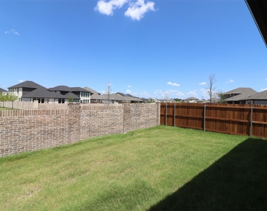 416 Honeyhill Drive - Photo Thumbnail 23