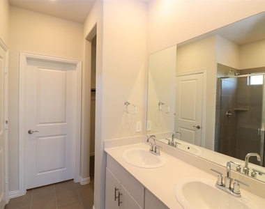 416 Honeyhill Drive - Photo Thumbnail 31