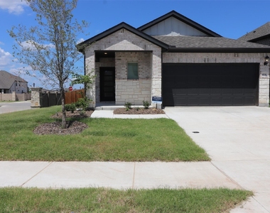 416 Honeyhill Drive - Photo Thumbnail 9