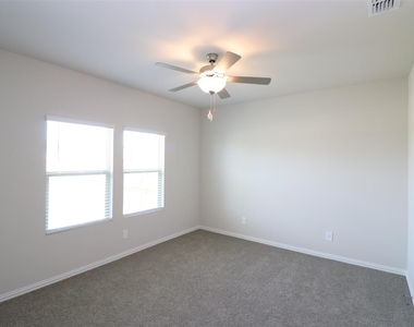 416 Honeyhill Drive - Photo Thumbnail 11