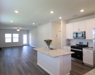 416 Honeyhill Drive - Photo Thumbnail 7