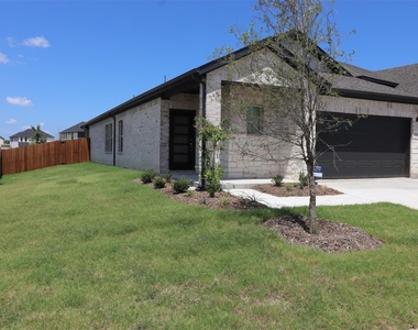 416 Honeyhill Drive - Photo Thumbnail 8