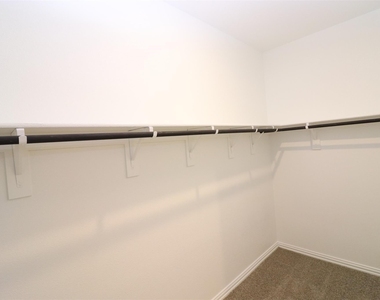 416 Honeyhill Drive - Photo Thumbnail 28