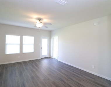 416 Honeyhill Drive - Photo Thumbnail 13