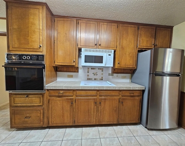 1109 W Redbud Drive - Photo Thumbnail 5